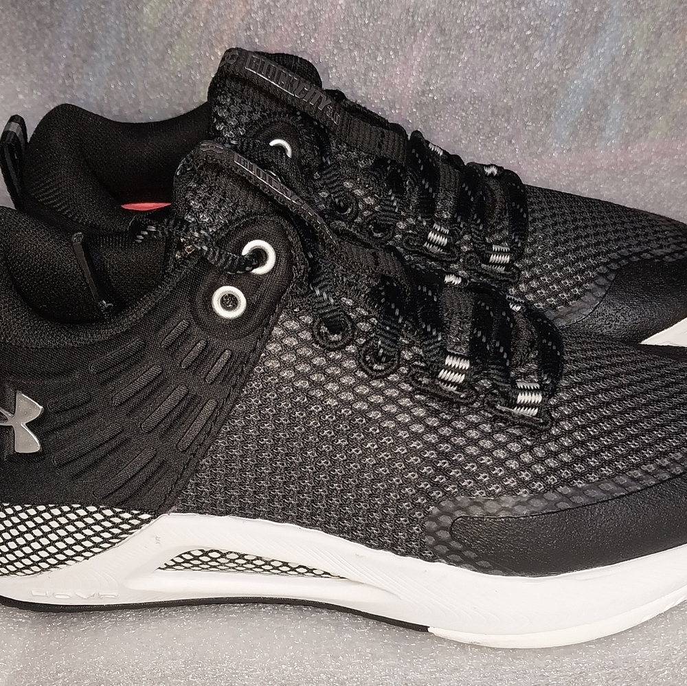 Under Armour HOVR Block City Volleyball Shoe Woman Size 5